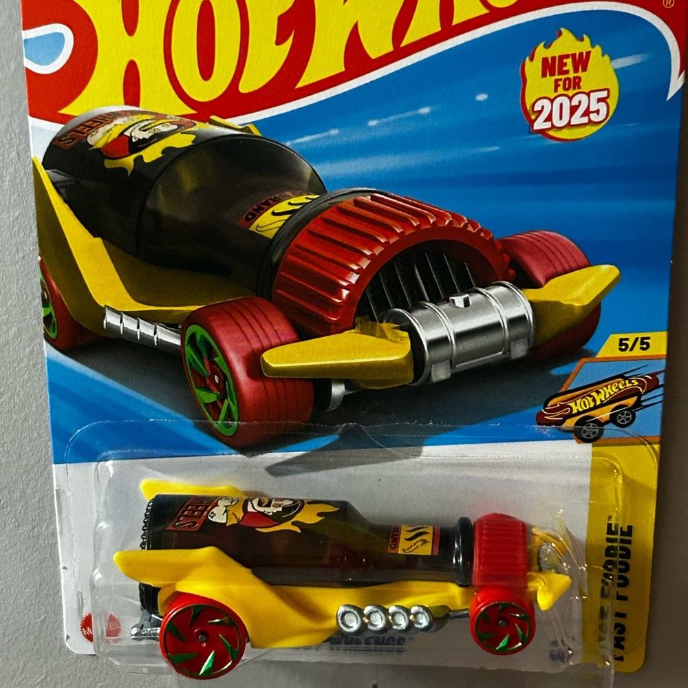 Hot Wheels Hot Wheengs Fast Foodie Hot Sauce Toy Car Diecast Collectible